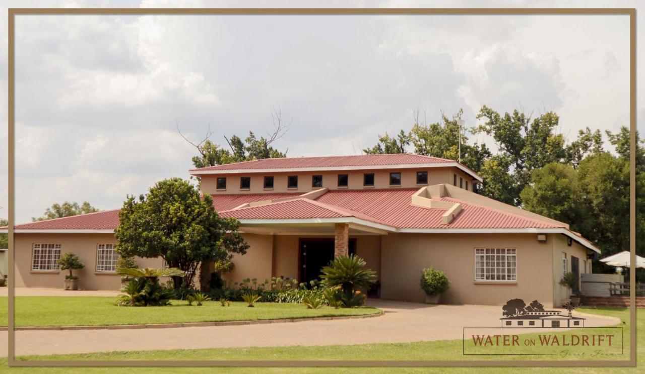 Water On Waldrift Guesthouse Vereeniging Luaran gambar